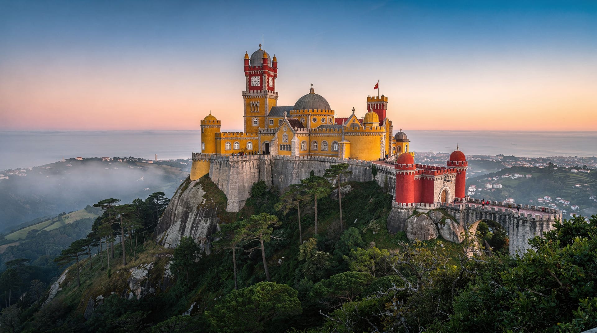 Pena Palace without the crowds: the first-entry strategy