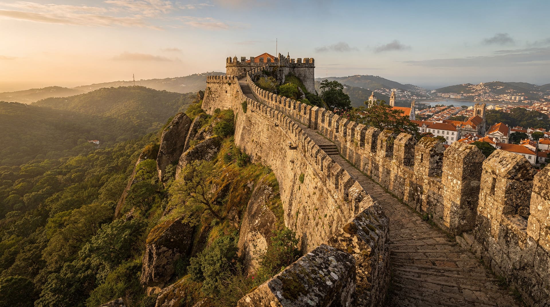 Moorish Castle Sintra: ramparts, views and how to get there