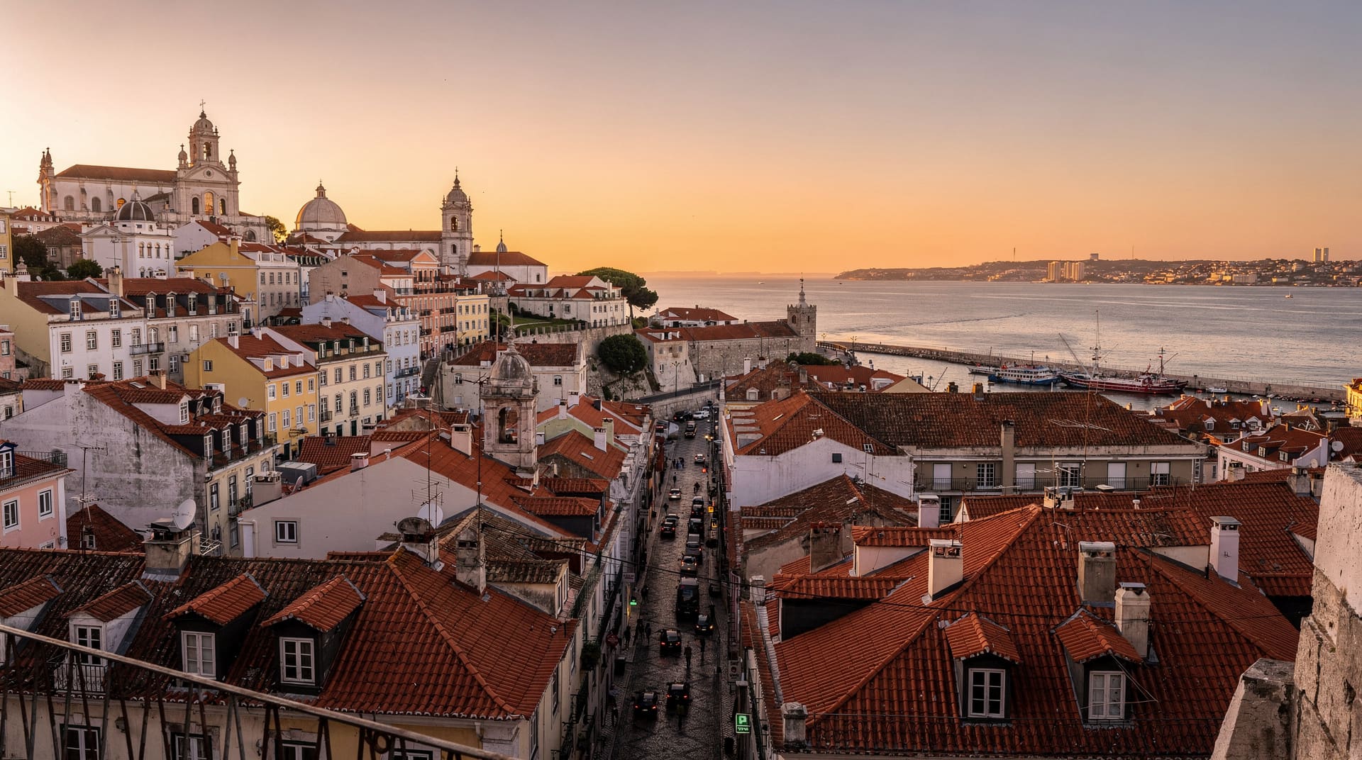 Miradouro das Portas do Sol — the iconic Alfama viewpoint